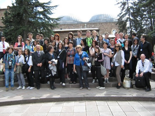 międzynarodowa grupa uczestników spotkania w Ankarze.jpg